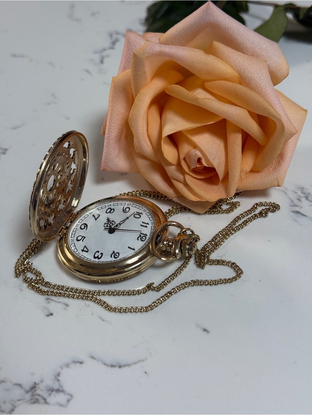 Long Goldtone Chain w Large Watch w/Lacey Cover Pendant Necklace 31”length works